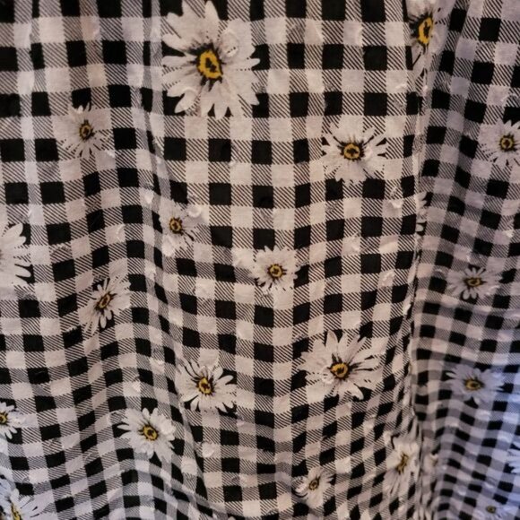 Torrid top pop over black white buffalo print Daisy daisies floral 3 3X - Picture 4 of 6